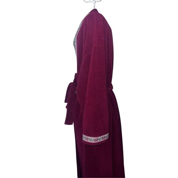 BEAUTIFUL 80s Vintage Vanity Fair Soft Polyester Robe trimmed with Floral Patter - Picture 7 of 13